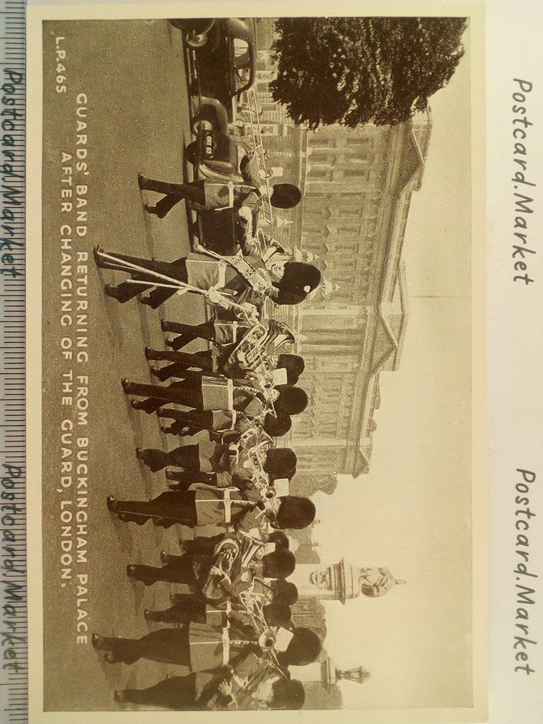 /UK/UK_guard_19xx_GUARDS BAND RETURNING FROM BUCKINGHAM PALACE AFTER CHANGING OF THE GUARD.jpg